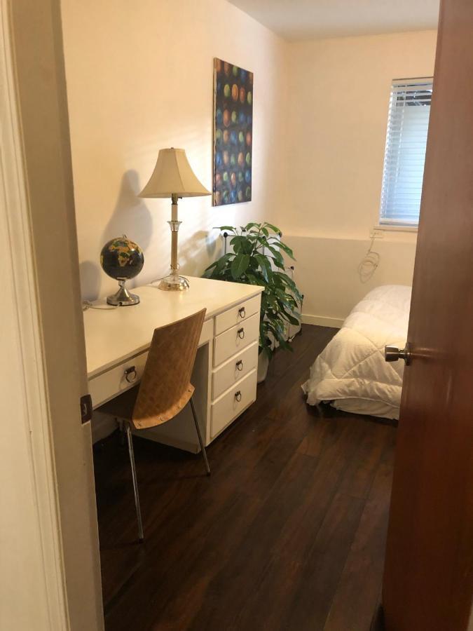 Quiet-Comfy 3 Bedroom Home On A Tree Lined Street In Kits فانكوفر المظهر الخارجي الصورة