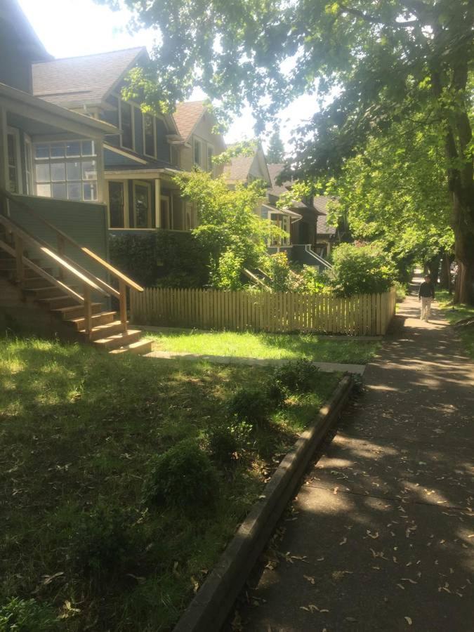 Quiet-Comfy 3 Bedroom Home On A Tree Lined Street In Kits فانكوفر المظهر الخارجي الصورة