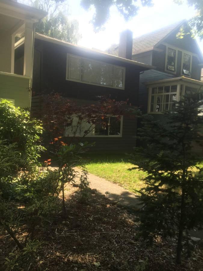 Quiet-Comfy 3 Bedroom Home On A Tree Lined Street In Kits فانكوفر المظهر الخارجي الصورة