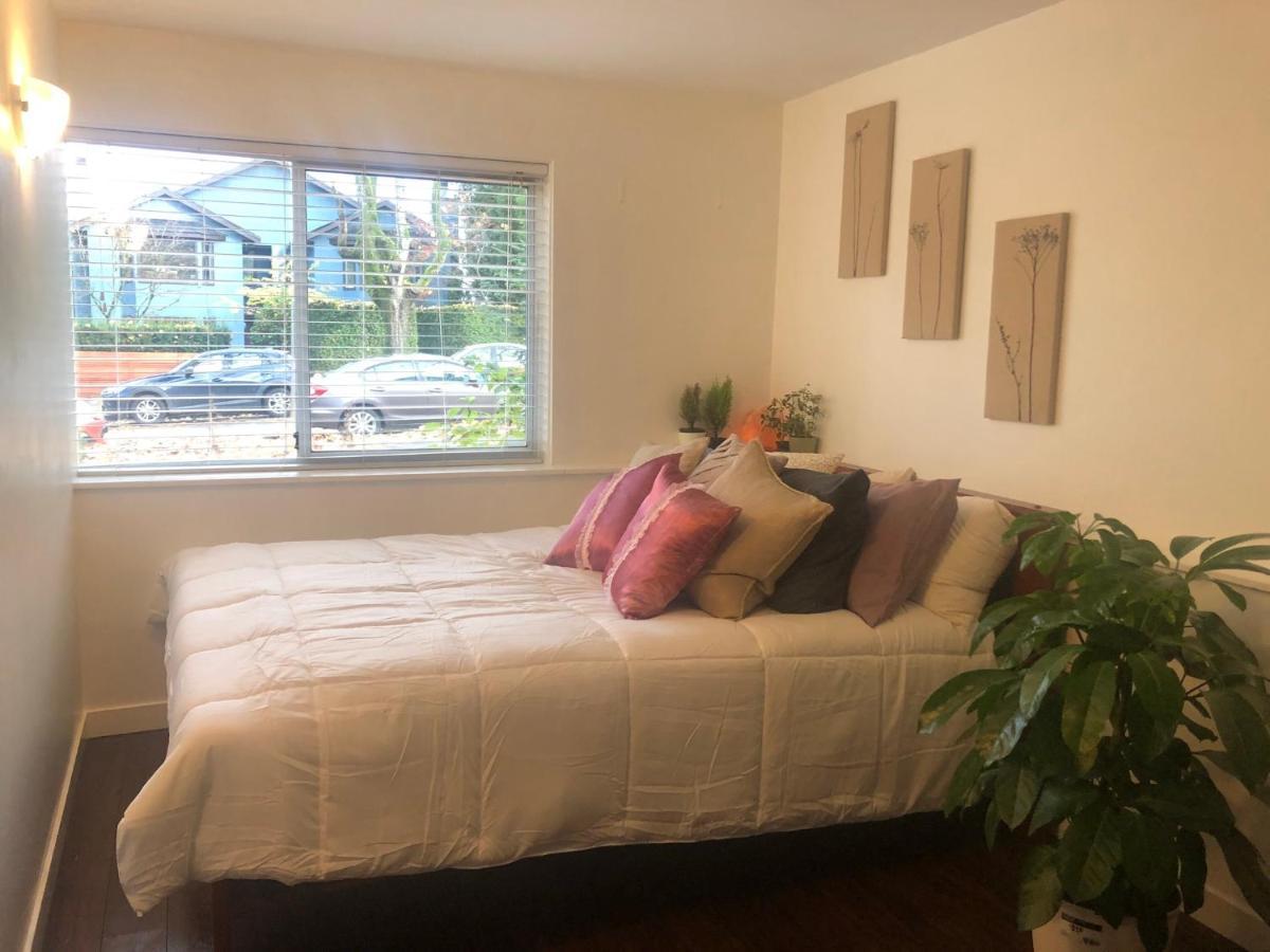 Quiet-Comfy 3 Bedroom Home On A Tree Lined Street In Kits فانكوفر المظهر الخارجي الصورة